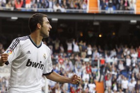 爱游戏娱乐-伯恩利中场控制力增强，克拉文公园期待胜利，克恩里伯斯是500强吗