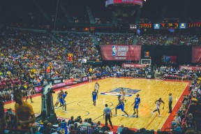 爱游戏官网-全球篮球传奇：巅峰对决不容错过，nba篮球大师巅峰对决